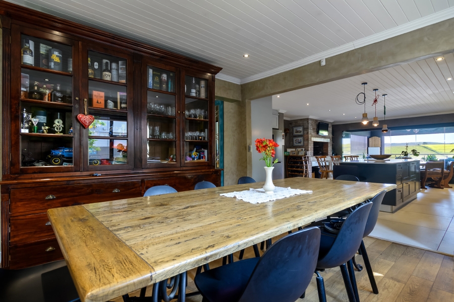 6 Bedroom Property for Sale in Kenridge Heights Western Cape